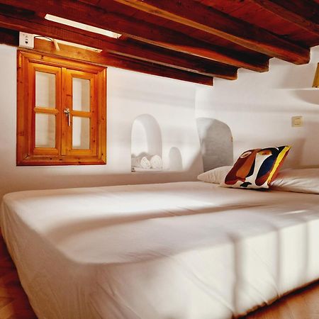 Bright & Relaxing Loft With Attic Room In The Heart Of Mykonos City Mykonos Town Chambre photo